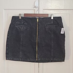 NWT Old Navy Black Mid Rise Mini Skirt with Gold Zipper Size 14